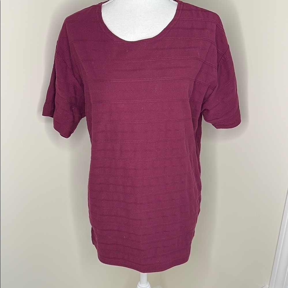 Class 955 Burgundy Short Sleeve Textured Oversized Top. Medium